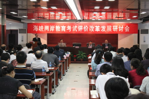 本中心牟宗燦主任於「2010海峽兩岸教育考試評價改革發展研討會」中致辭情形。【攝影/鍾同發】