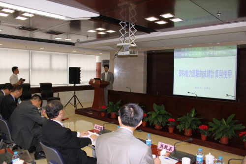 本中心第一處化學科學科研究員吳國良先生於「2010海峽兩岸教育考試評價改革發展研討會」中報告「學科能力測驗的成績計算與使用」。【攝影/鍾同發】